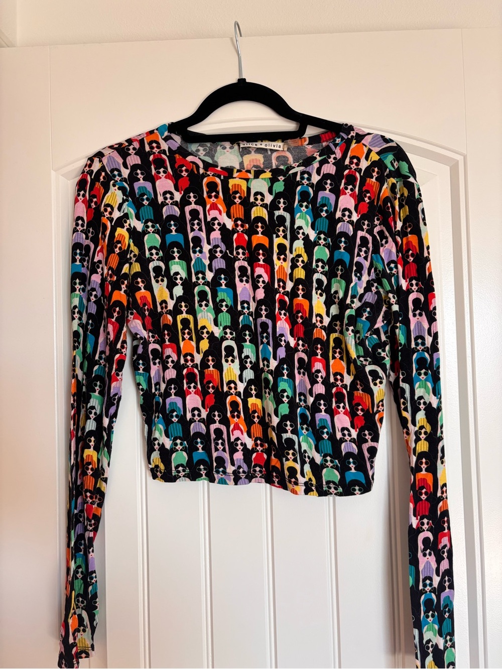 Alice + Olivia - Stace Face Multicolor Graphic Long-Sleeve Crop Top